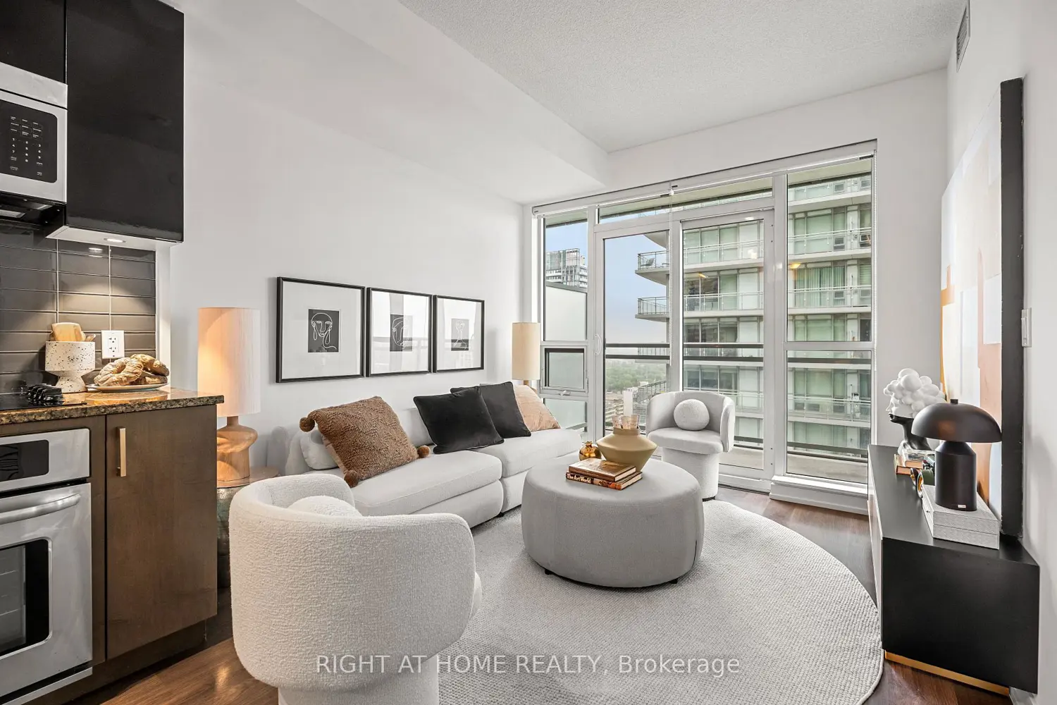 89 Dunfield Avenue 2306 photo 4