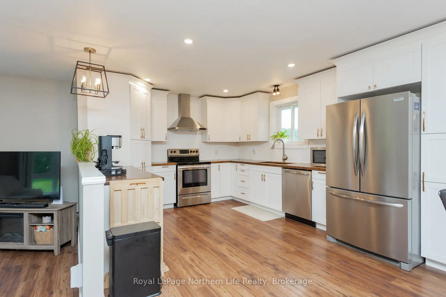 989 Pioneer Road photo 4