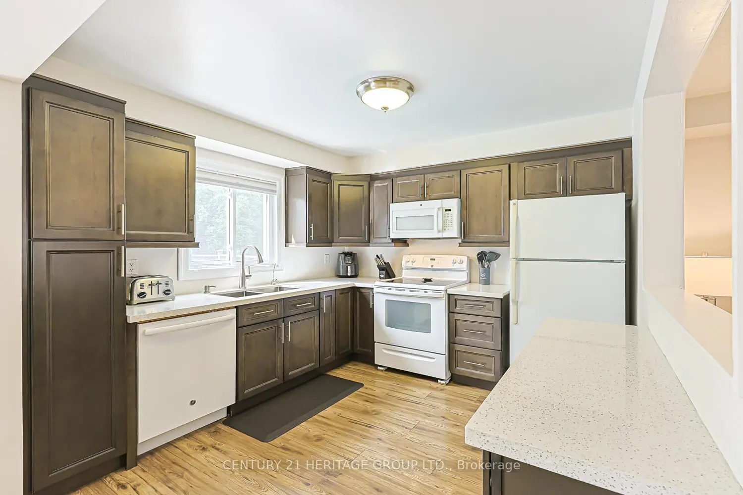 222 Forsyth Road photo 5