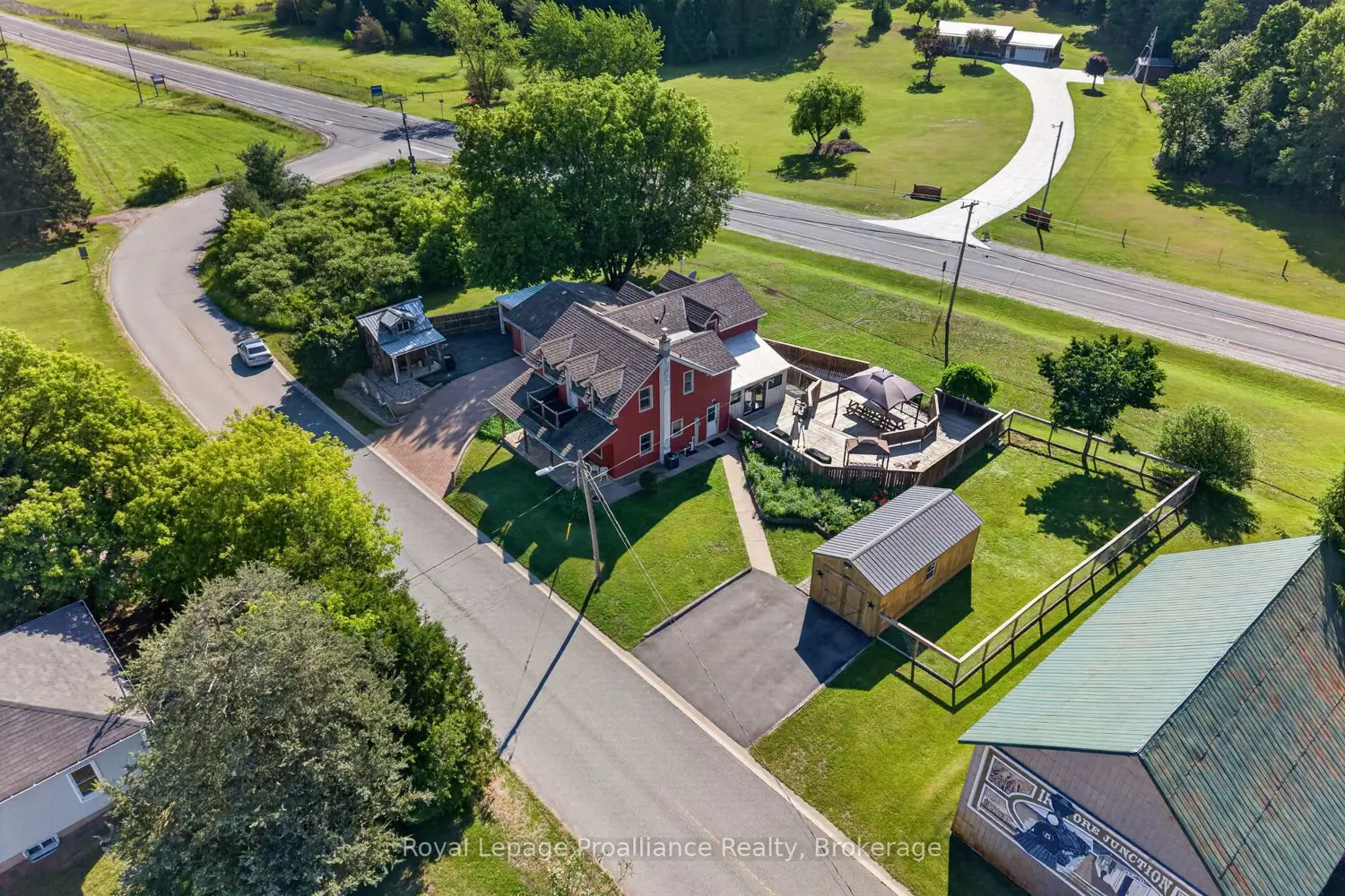 7802 Piccadilly Road photo 5