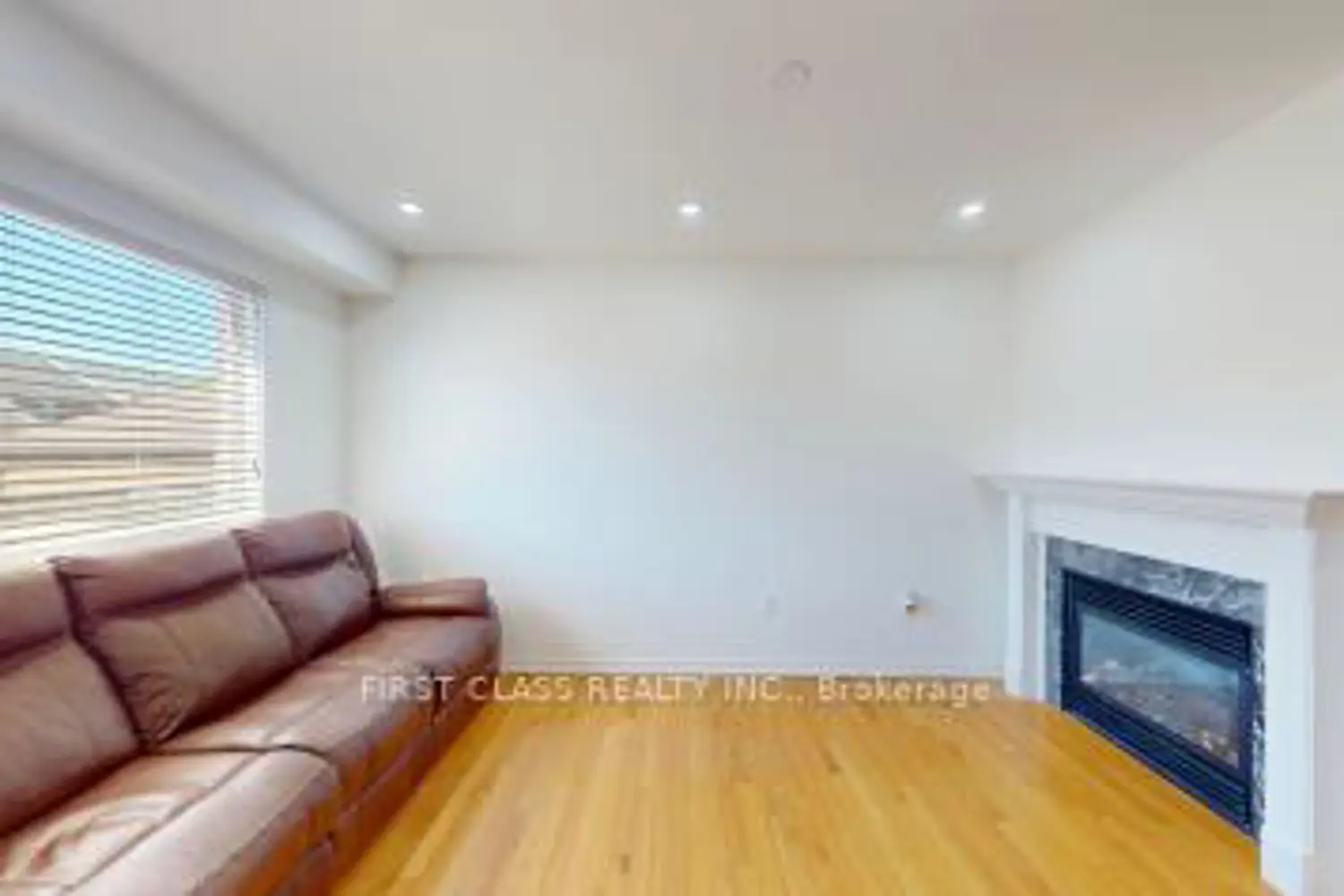 570 Hoover Park Drive photo 3