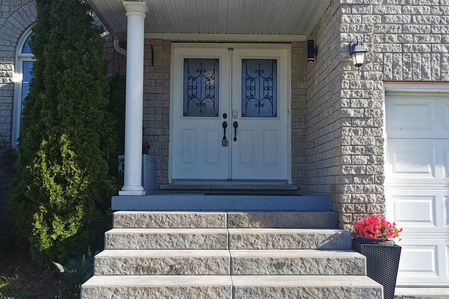 19 Falcon Crescent photo 3