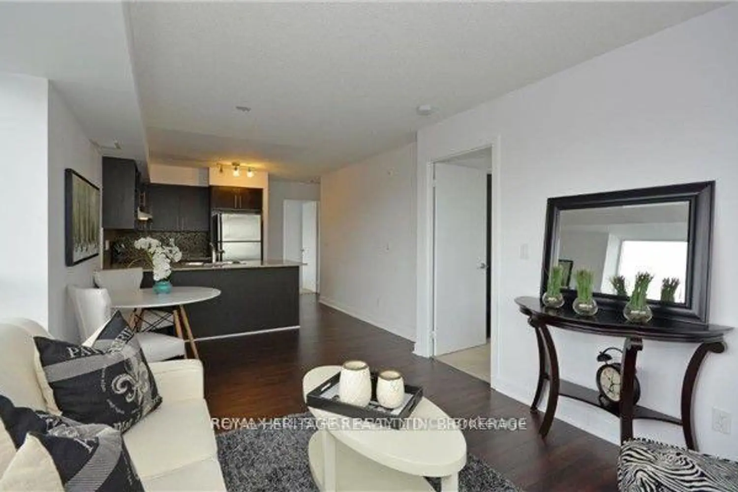 120 Dallimore Circle 424 photo 5