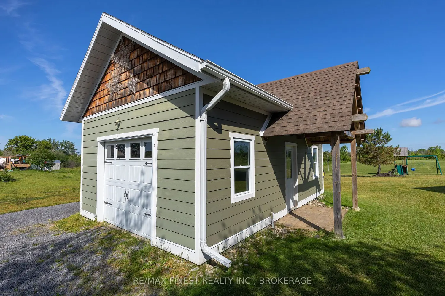 1247 Millhaven Road photo 2