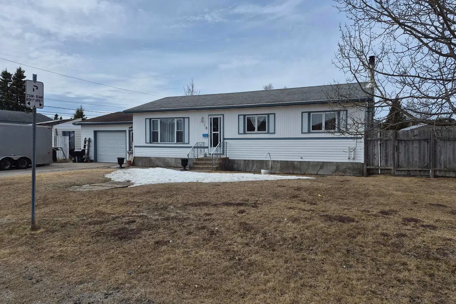 18 Lloyd Irwin Street photo 2