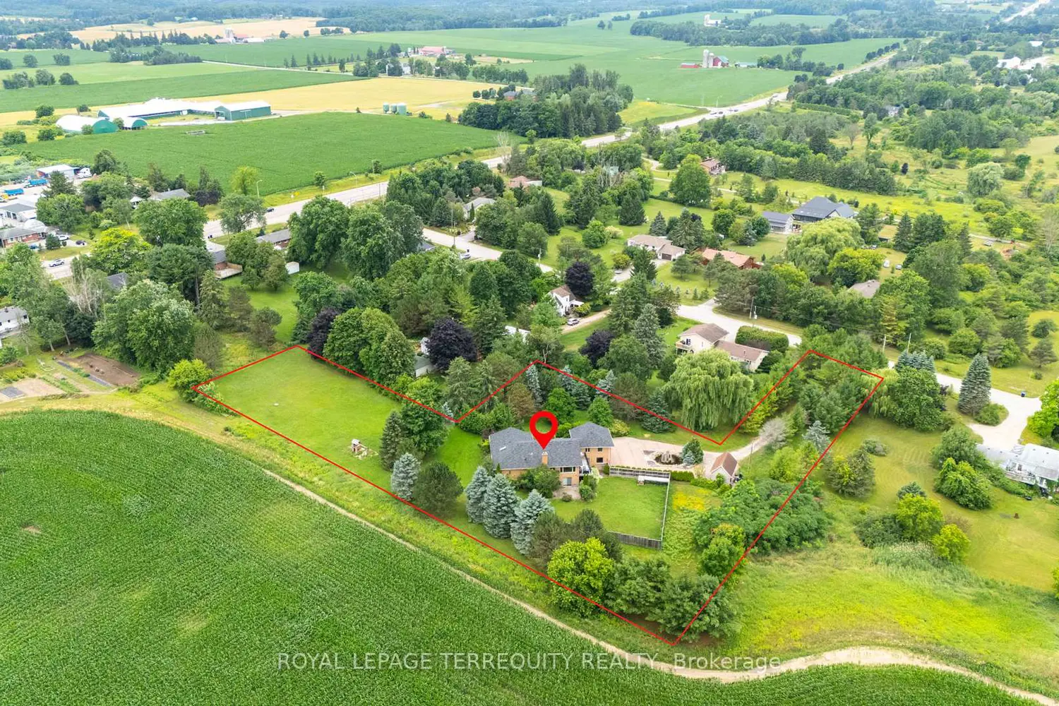 1041 15 Side Road photo 2