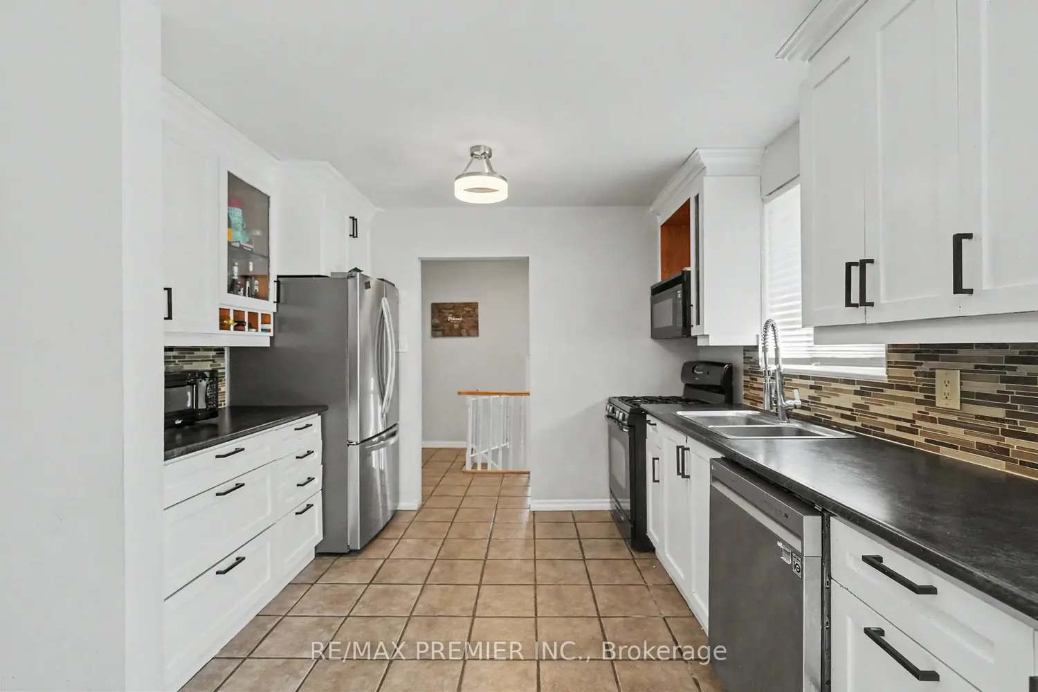 249 Britannia Avenue photo 5