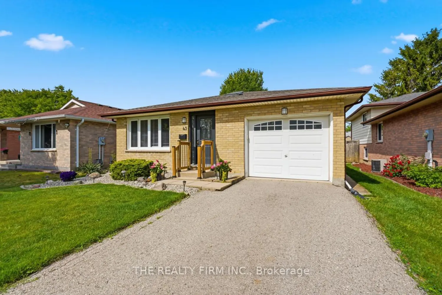 43 Clara Crescent photo 3