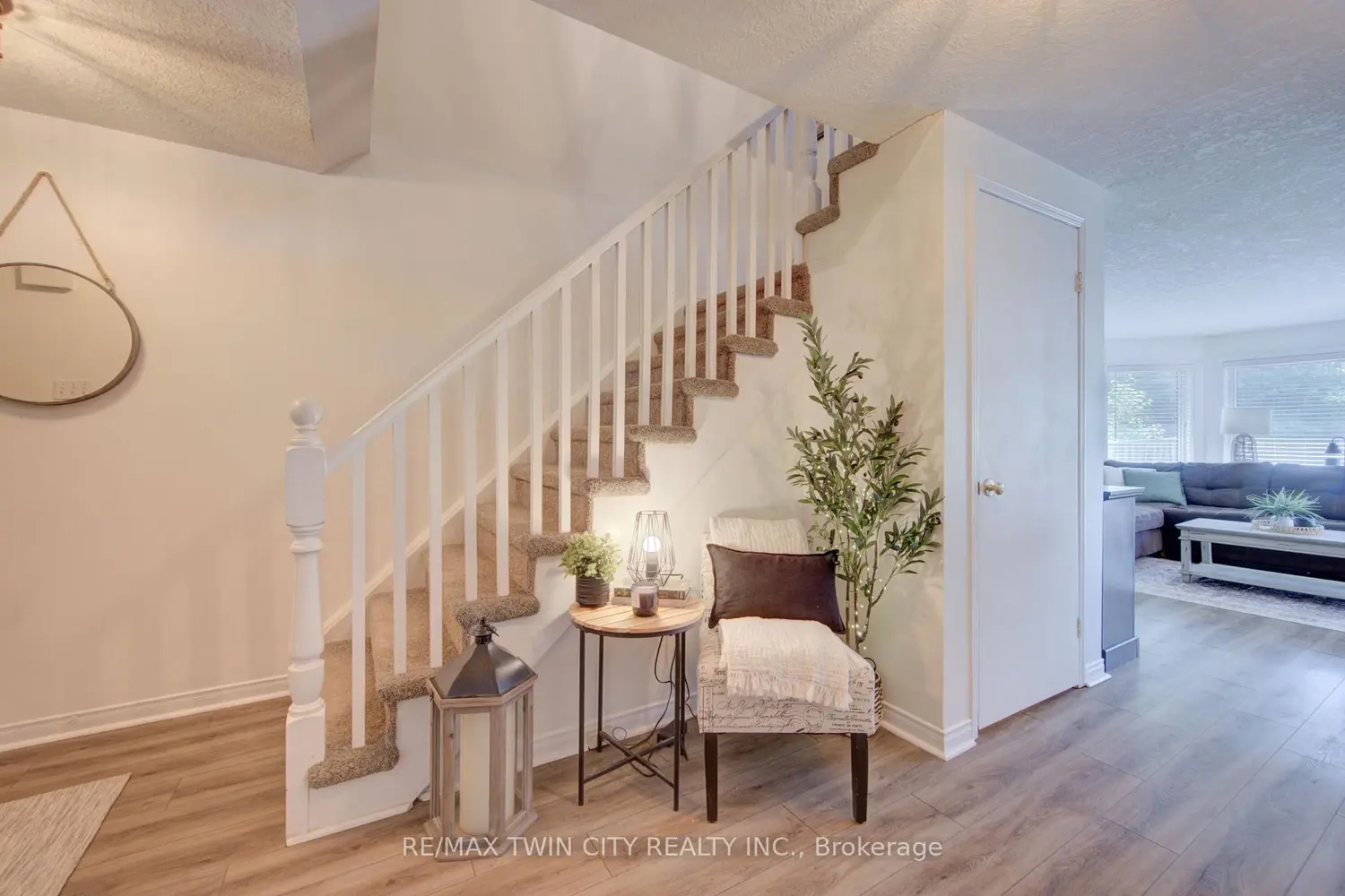 243 Auburn Drive photo 4