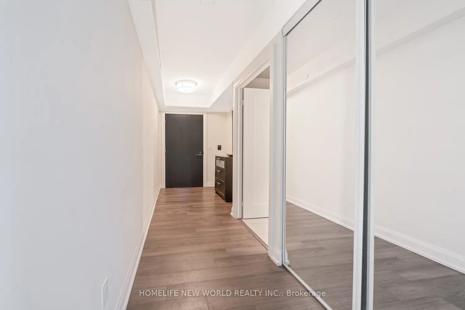 18 Graydon Hall Drive 809 photo 3