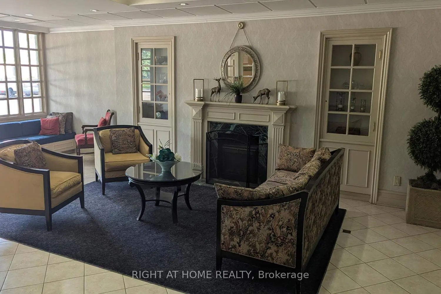 1360 Rathburn Road 1603 photo 4