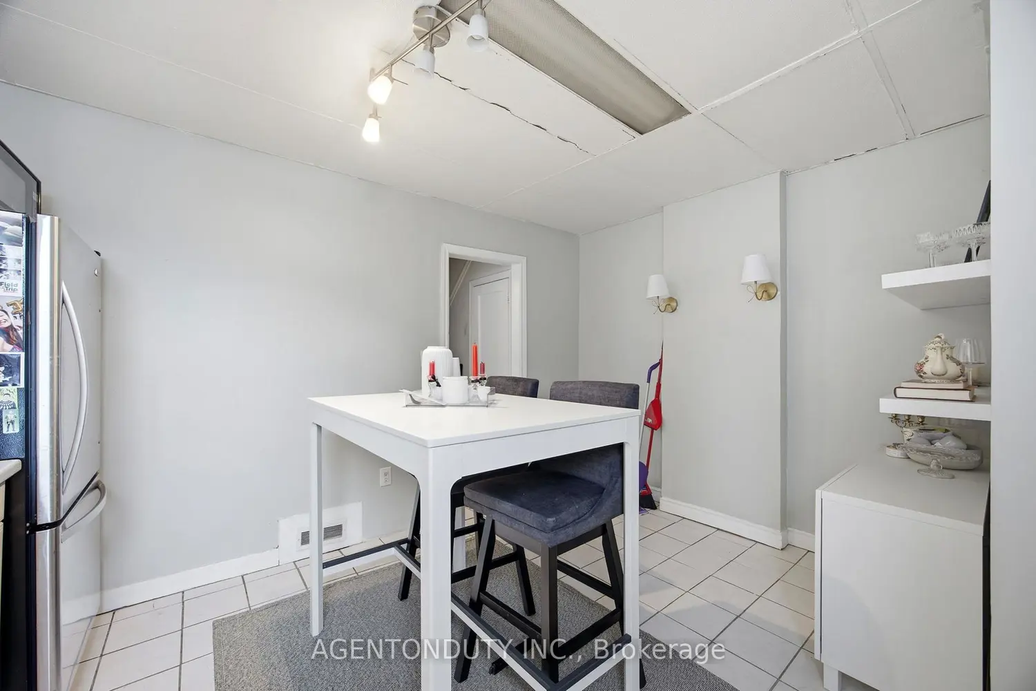 51 Perth Avenue photo 5