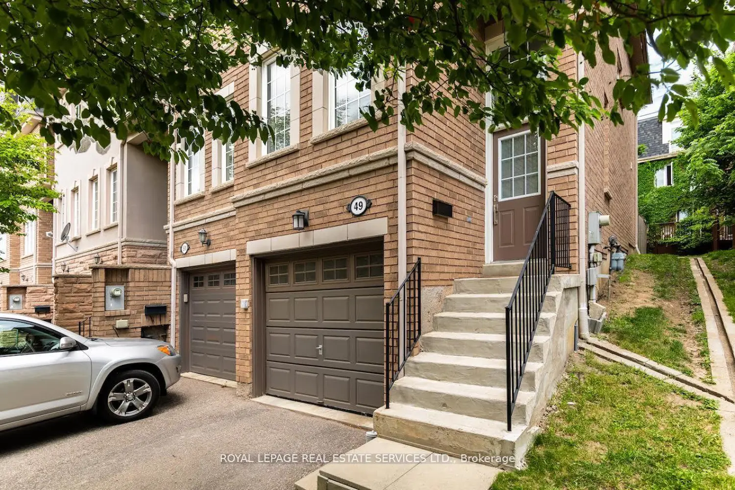 435 Hensall Circle 49 photo 2