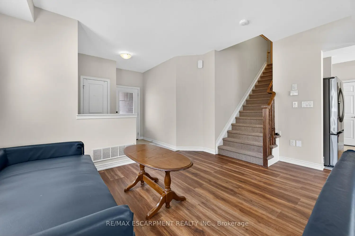 9 Winterberry Boulevard photo 4
