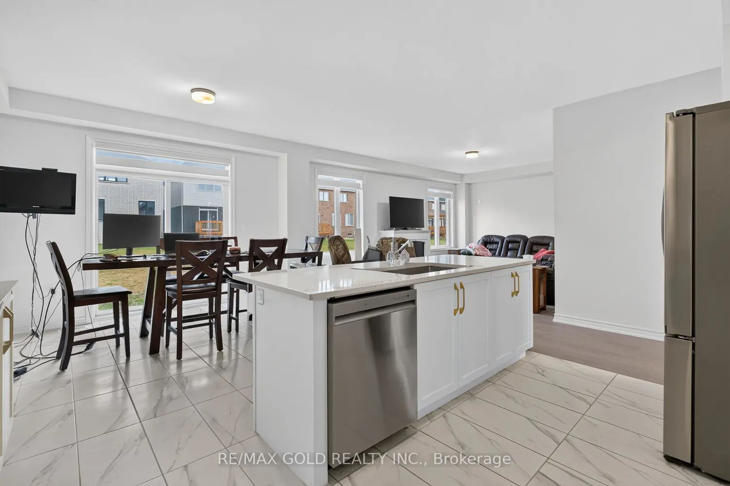 122 Bluebird Boulevard photo 4