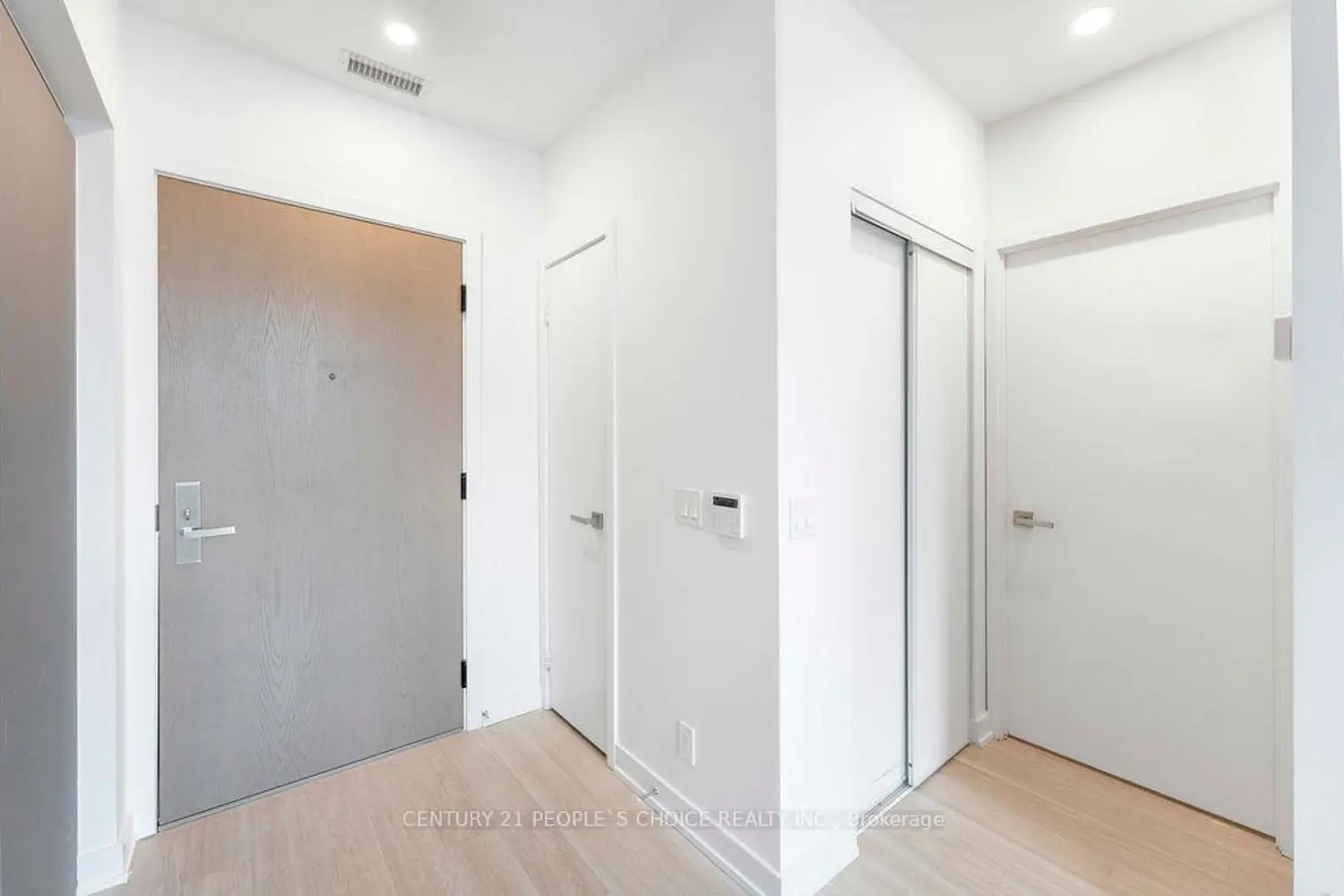 30 Tretti Way 1004 photo 4