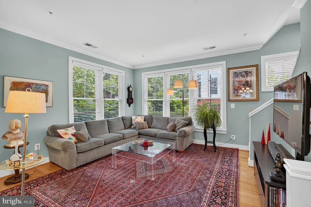 8612 Springvale Road, Silver Spring, MD 20910 photo 4