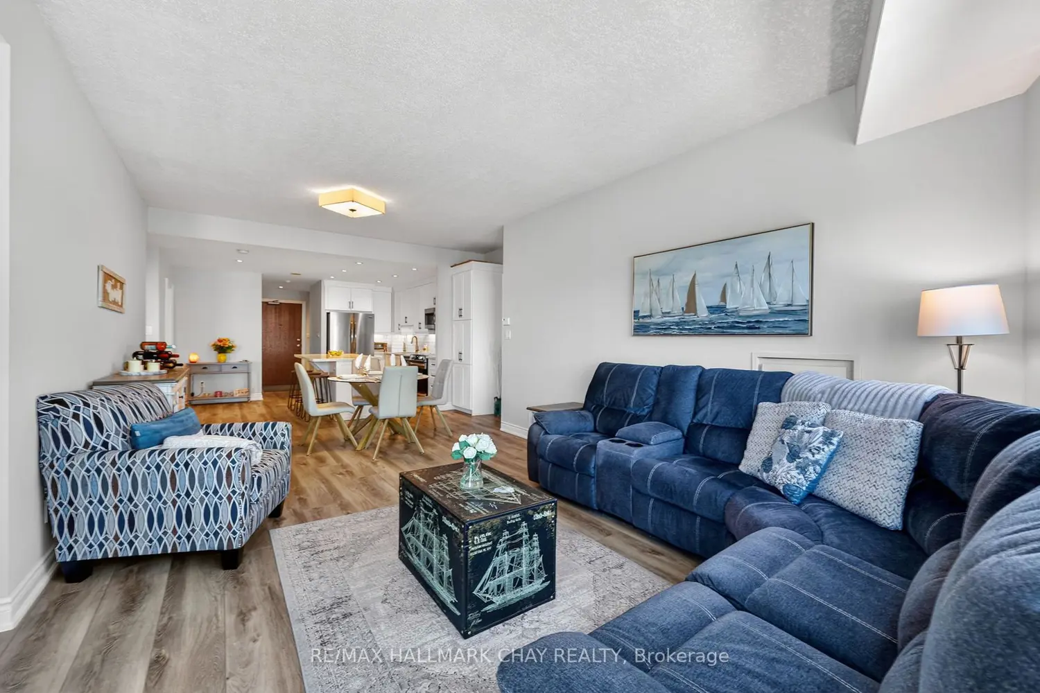 37 Ellen Street 805 photo 4