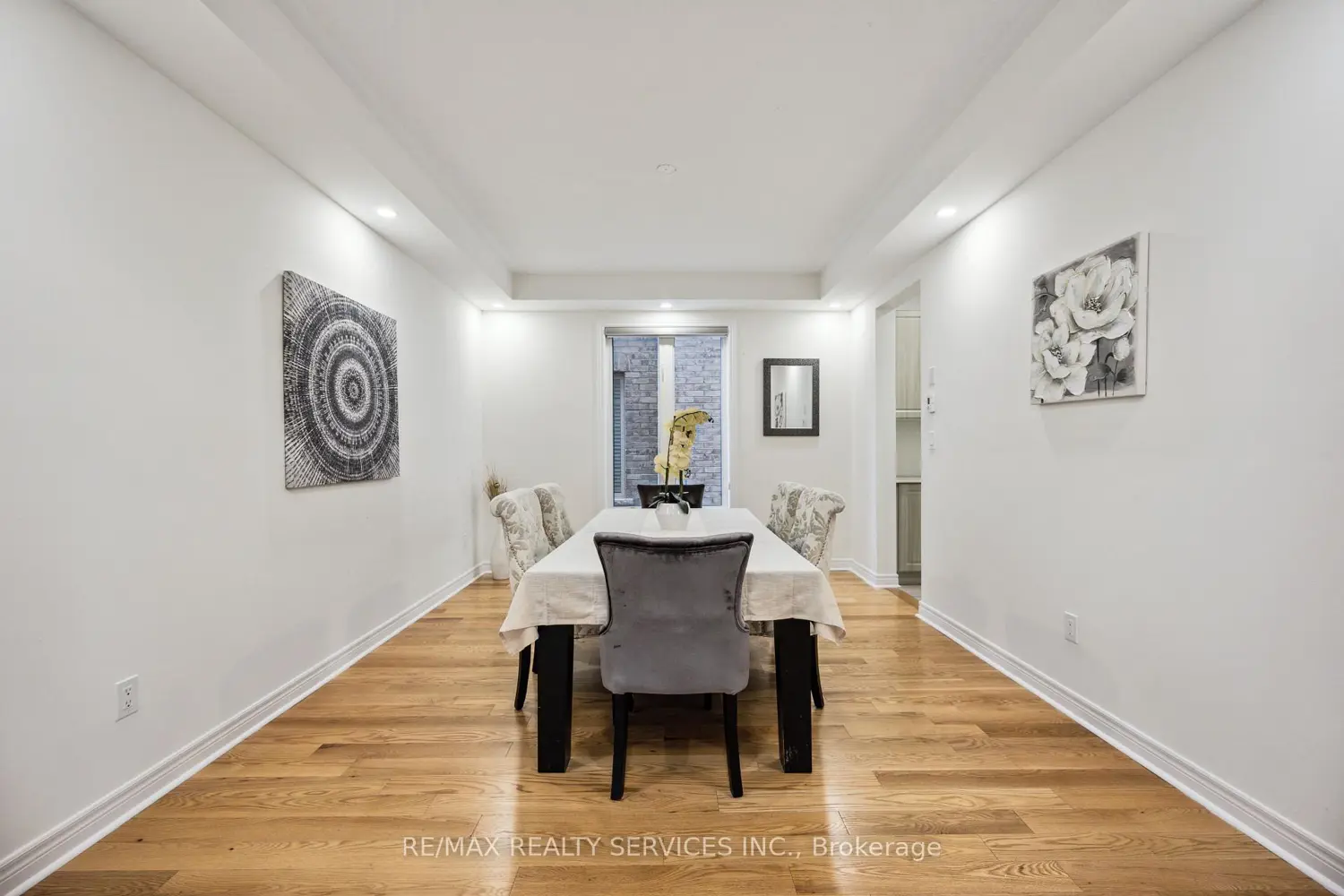 104 Sharpe Crescent photo 3