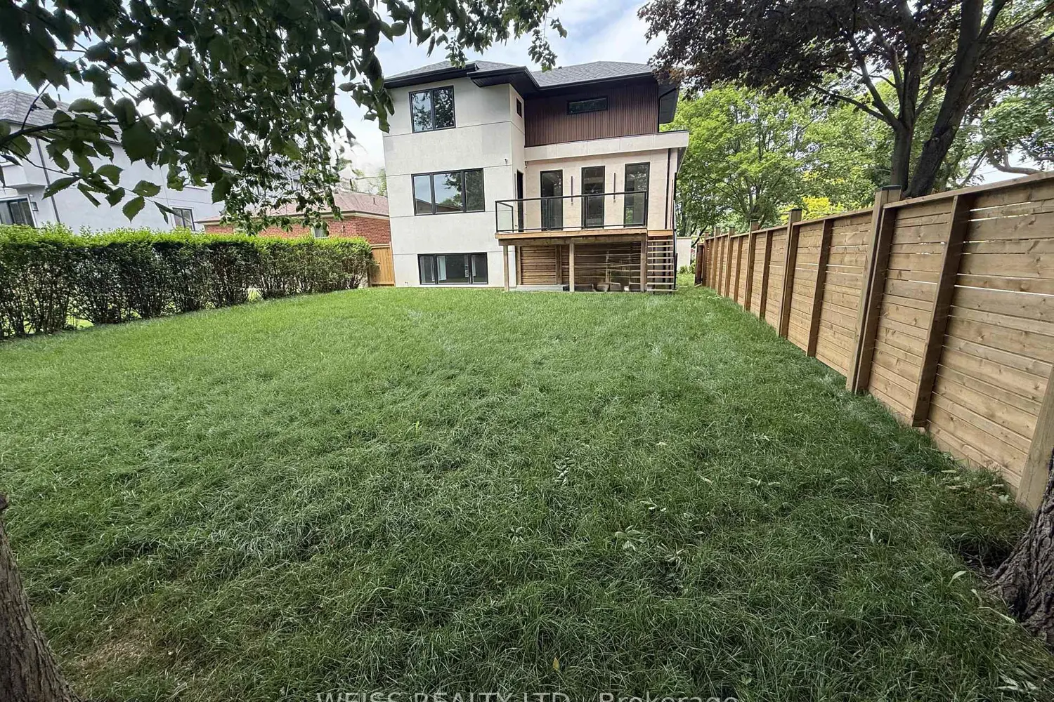 137 Bannockburn Avenue photo 2