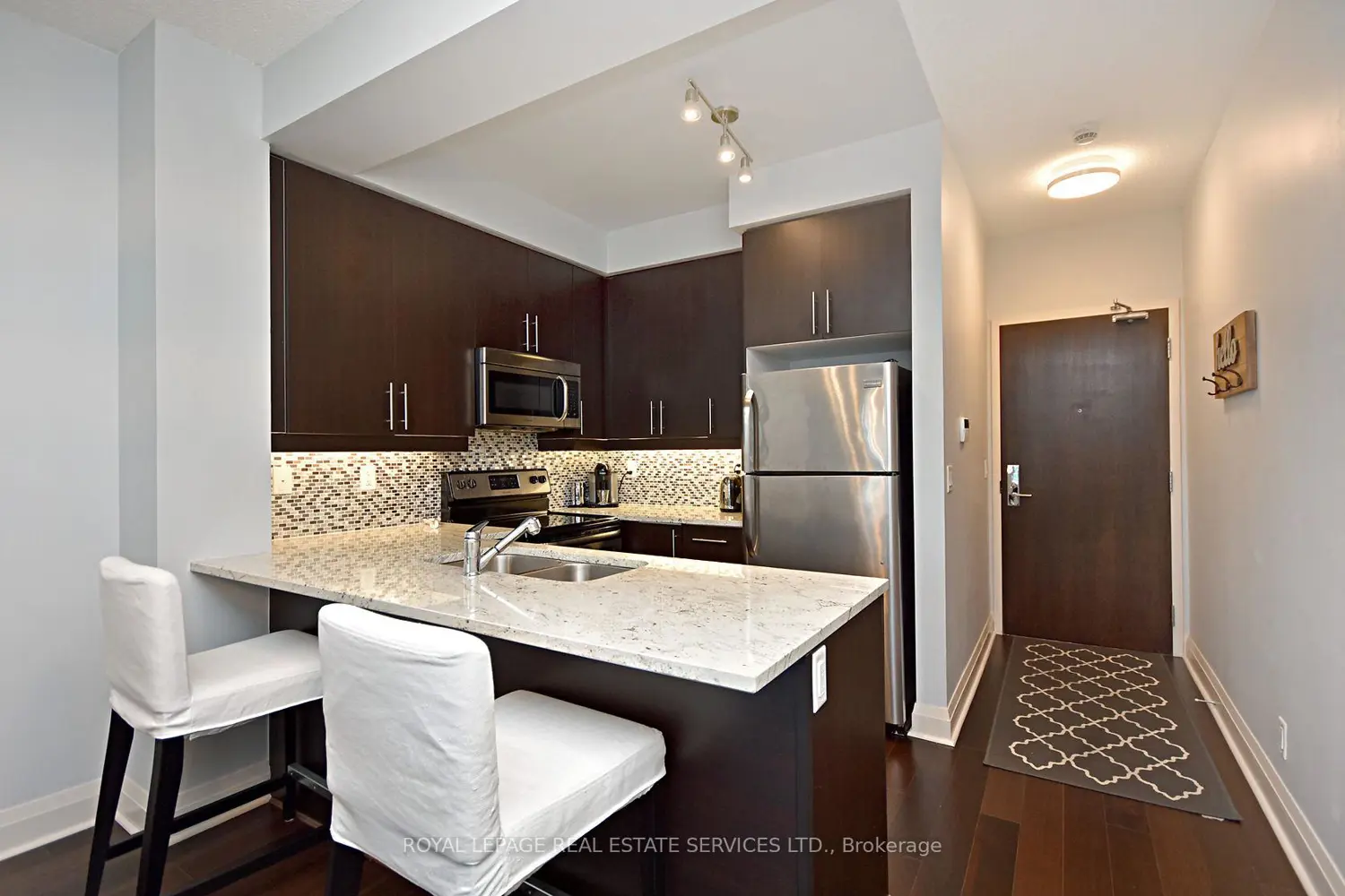 1185 The Queensway 901 photo 5