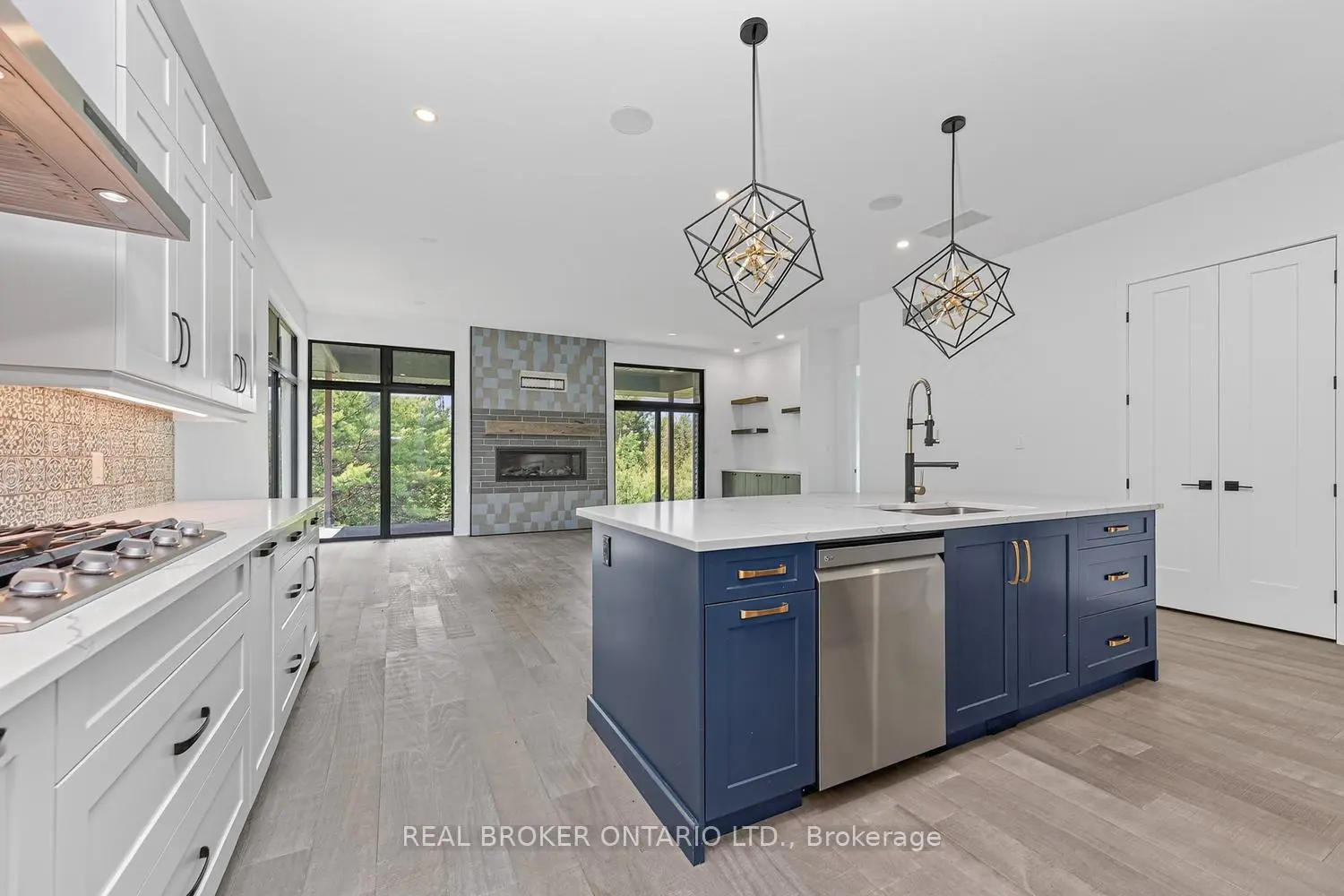 2068 Richmond Road photo 4