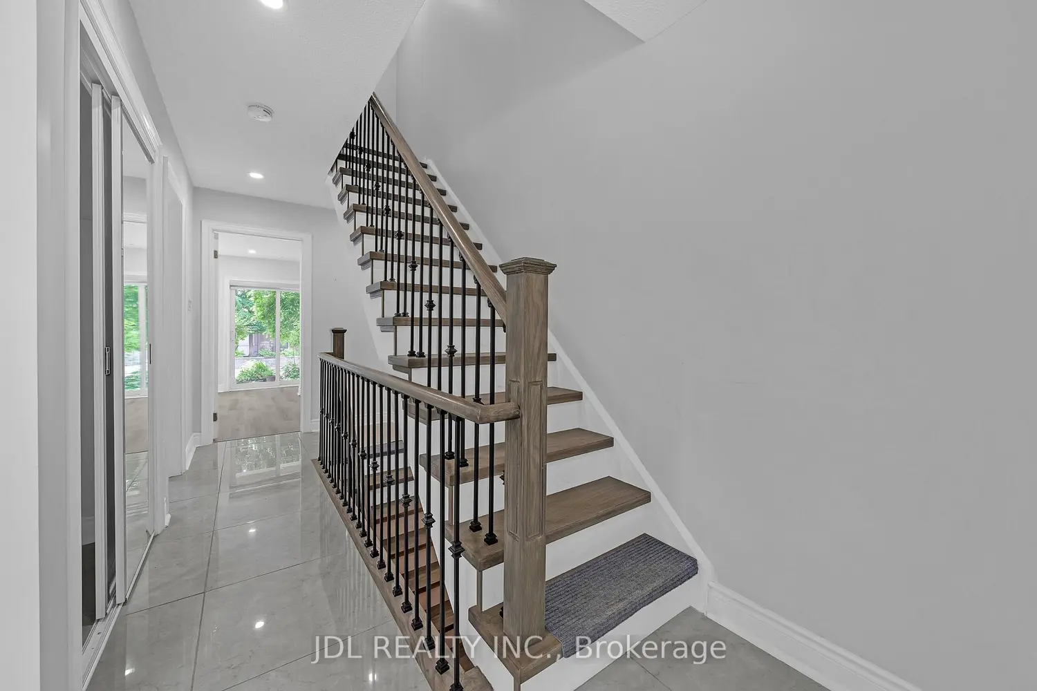 25 Galleria Parkway photo 3