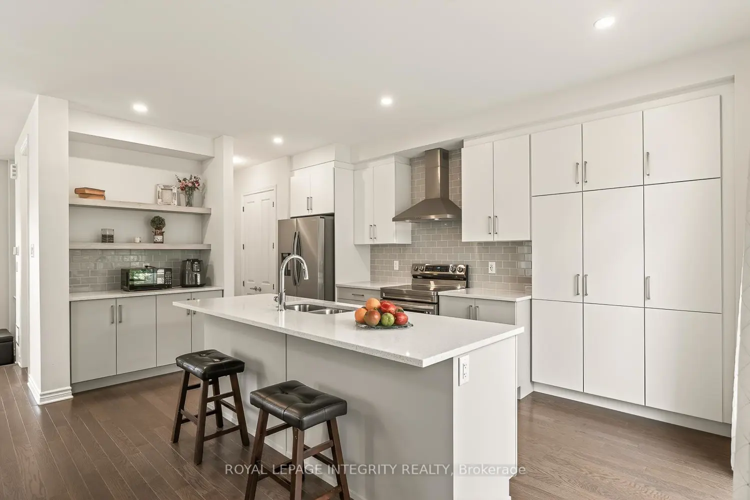 655 Persimmon Way photo 5