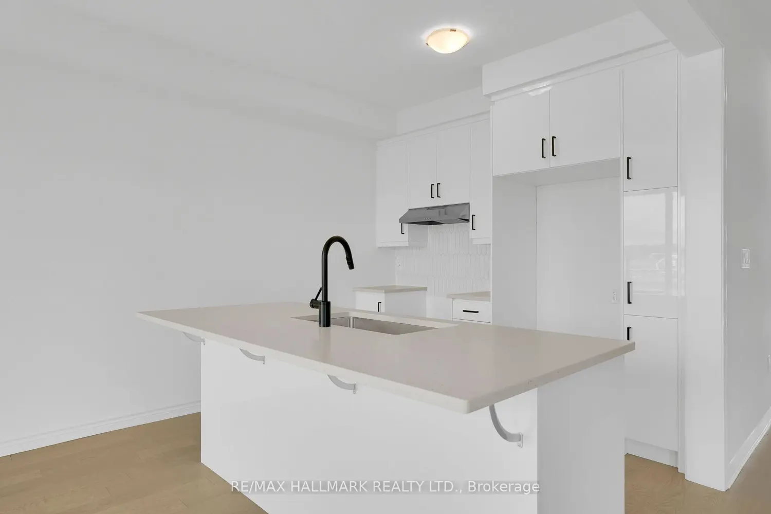 15 Foxley Heights photo 5