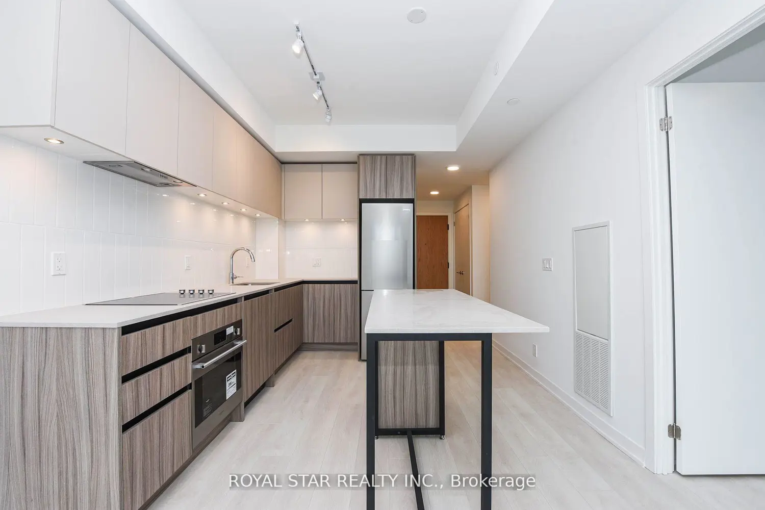 7950 Bathurst Street 1207 photo 5