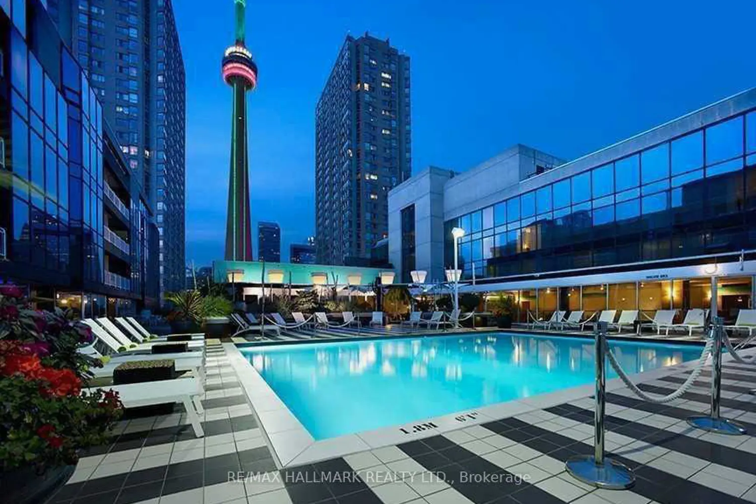 251 Queens Quay 404