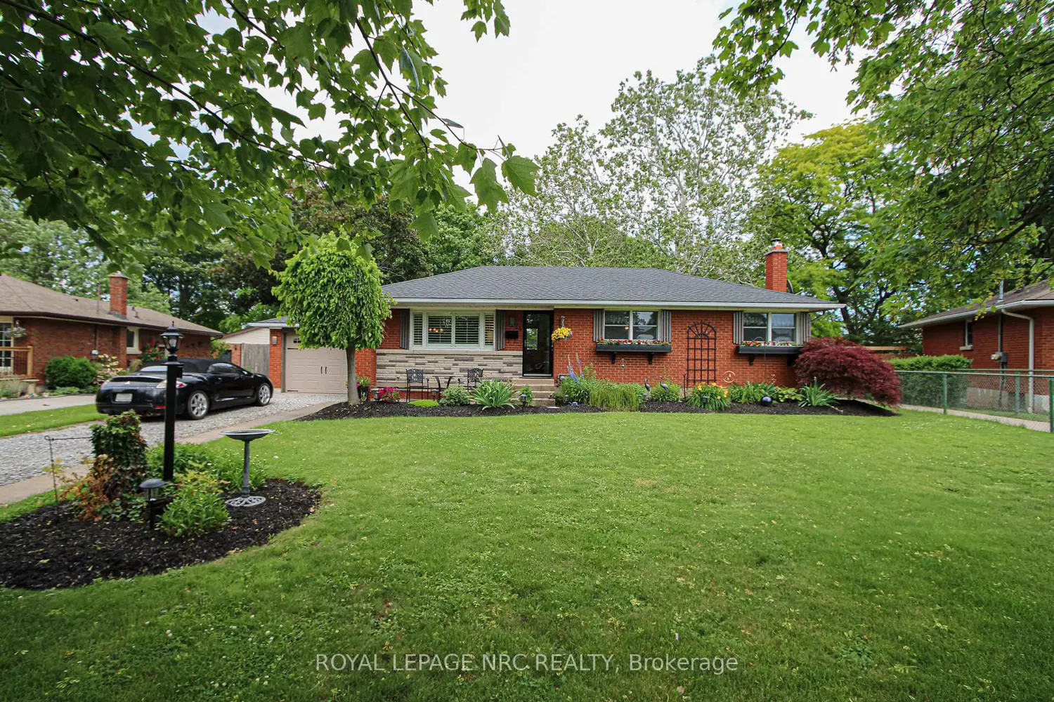 24 Juliana Crescent photo 2