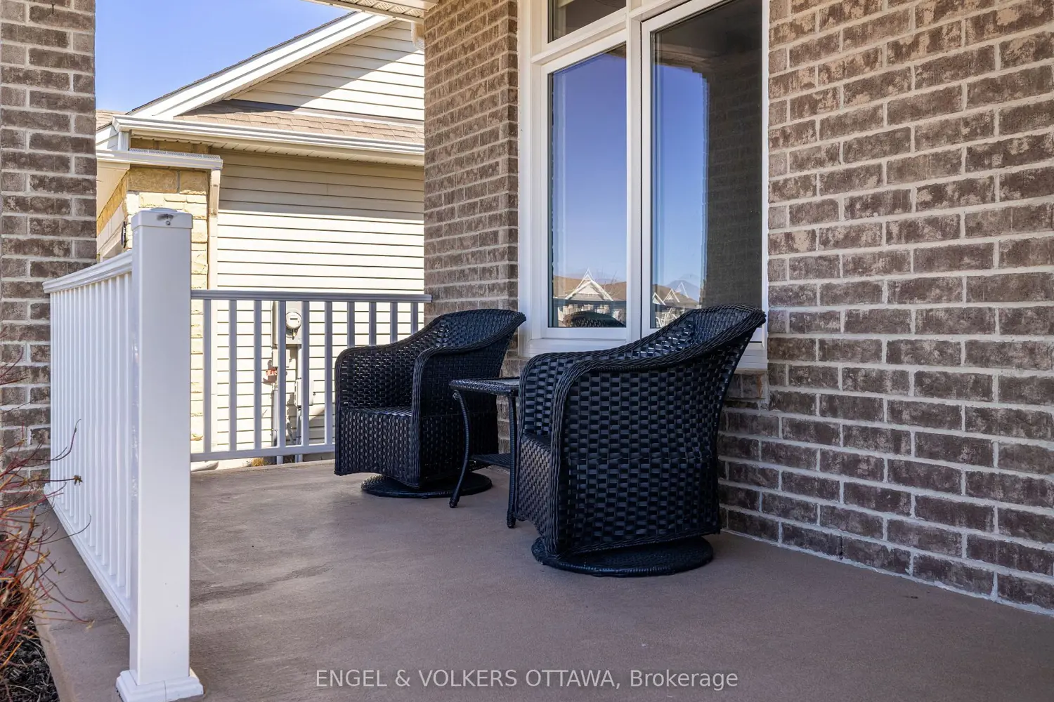 865 Tewin Circle photo 2