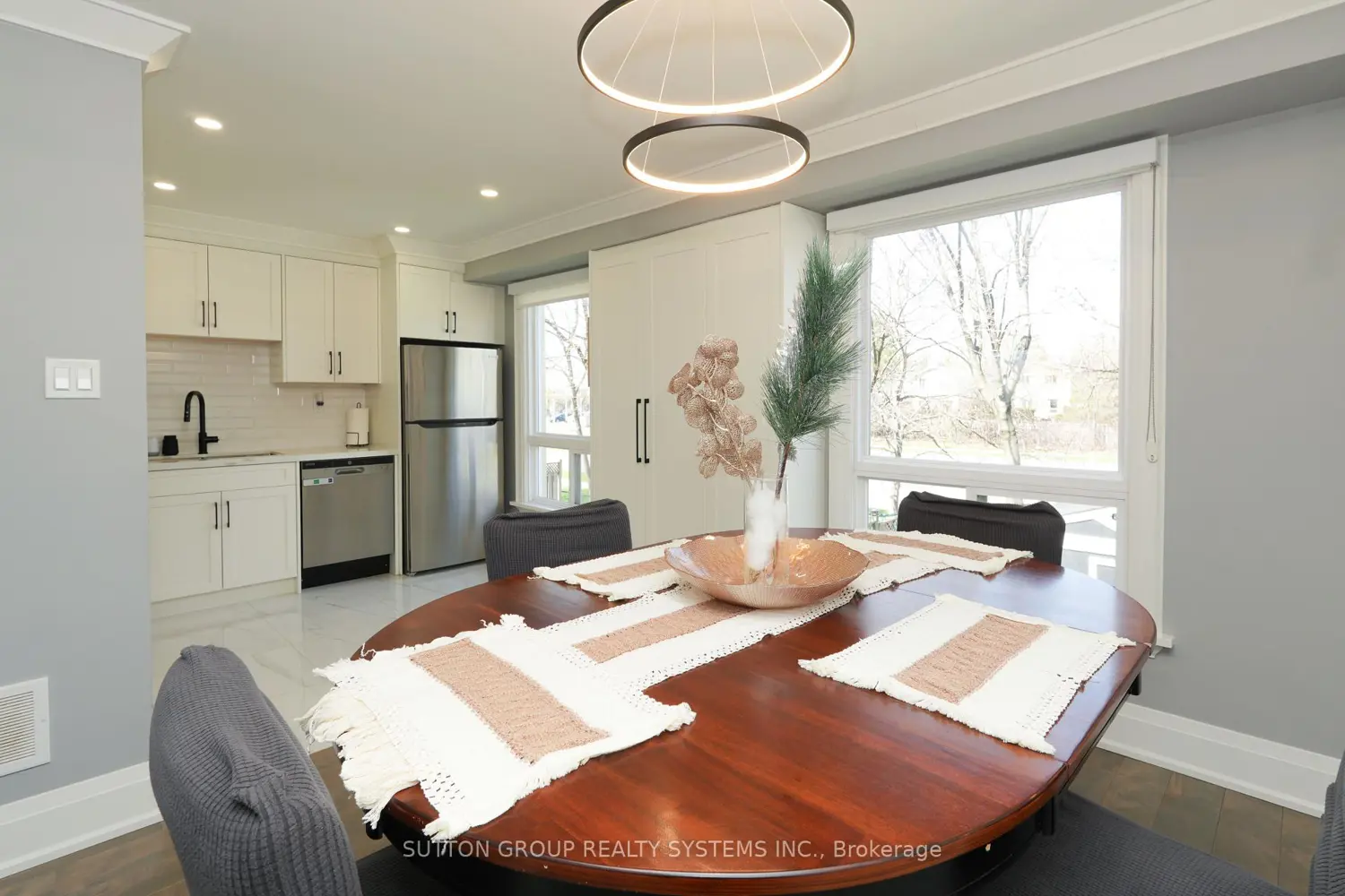 70 Courtleigh Square photo 2