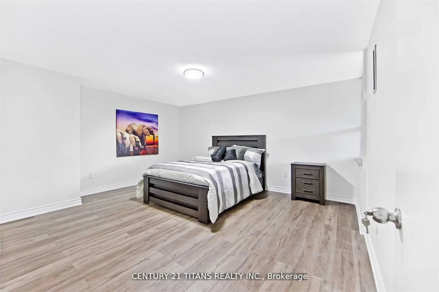 4064 Lawrence Avenue 510 photo 3
