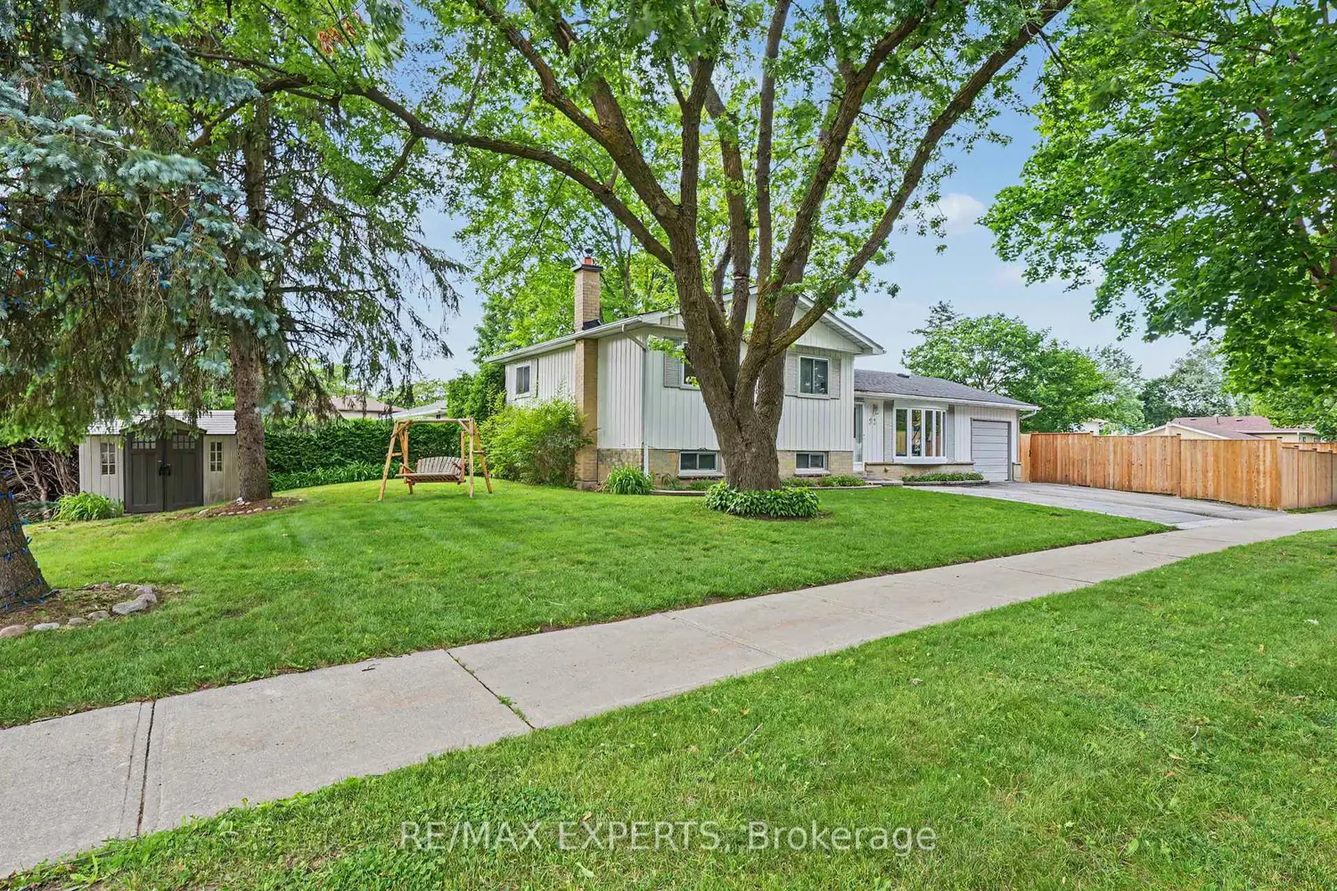 32 Oak Court photo 4