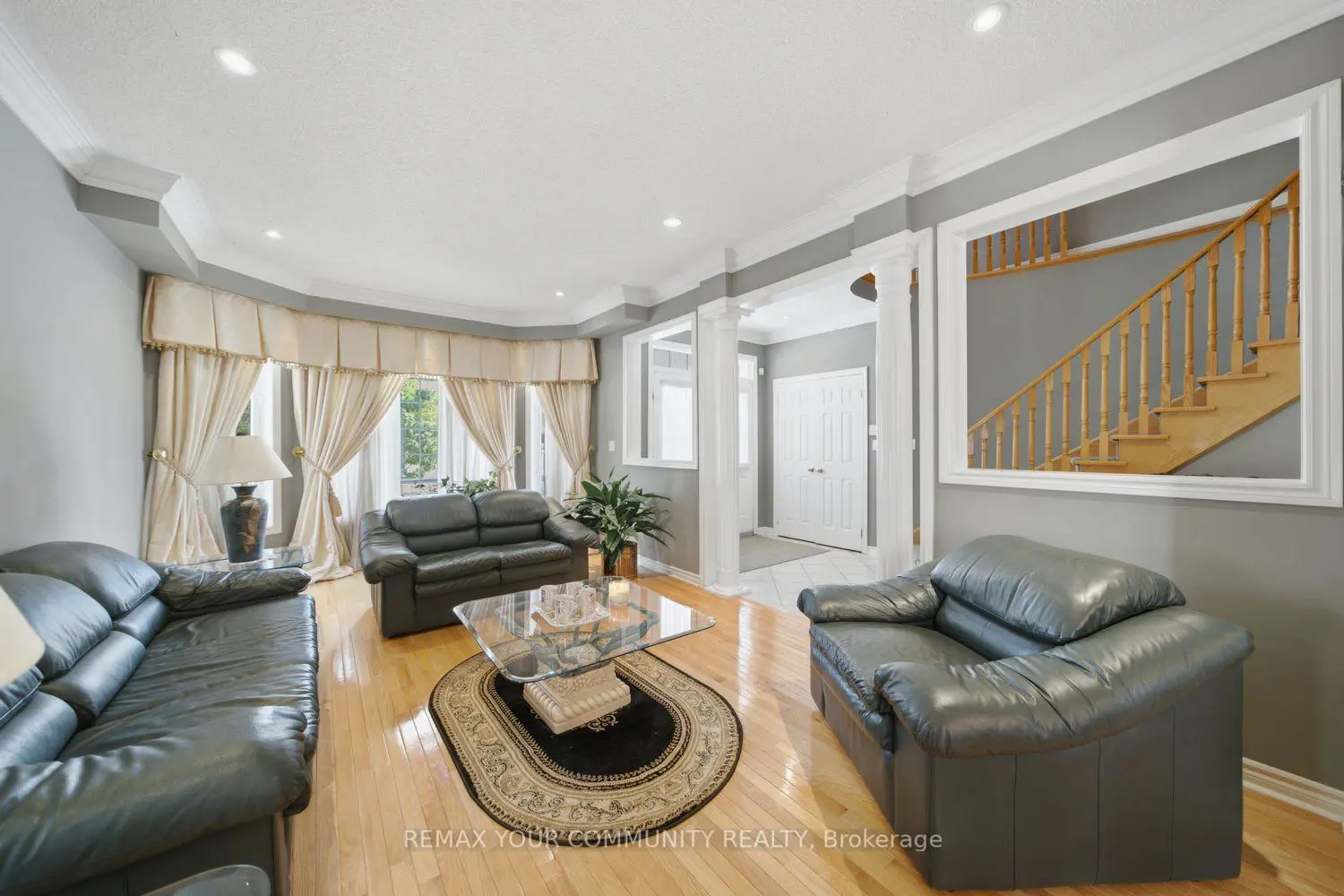 10 St Clare Boulevard photo 3