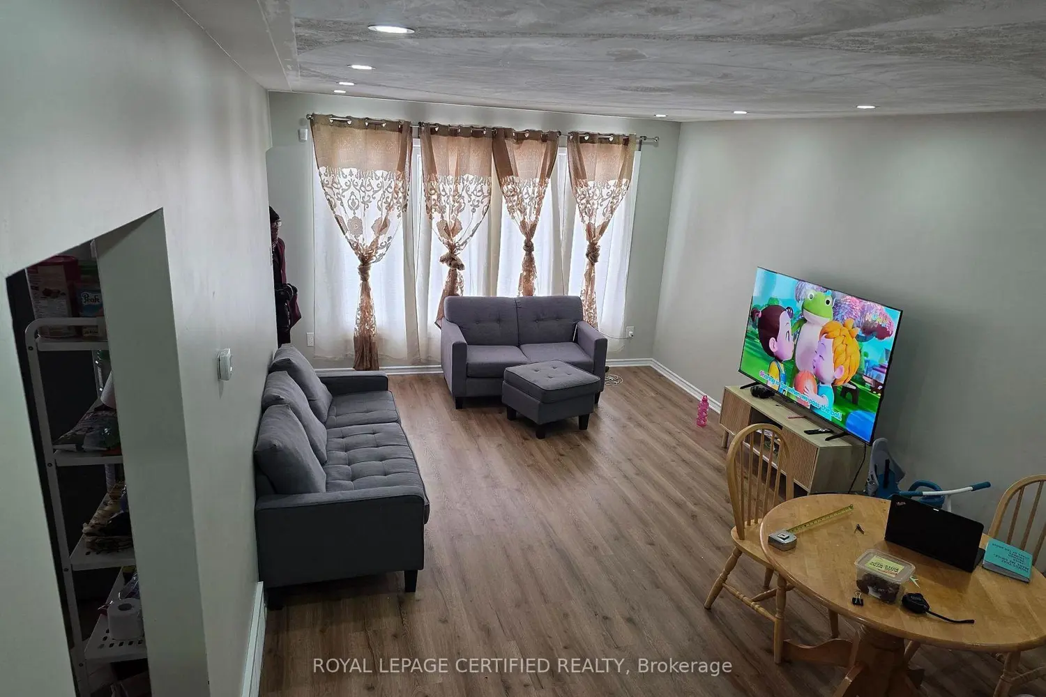 2 Rideau Crescent photo 4