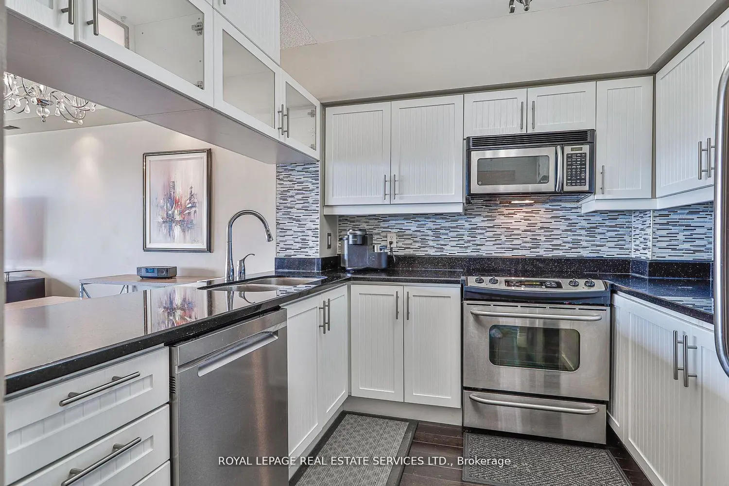 2261 Lake Shore Boulevard 1010 photo 2