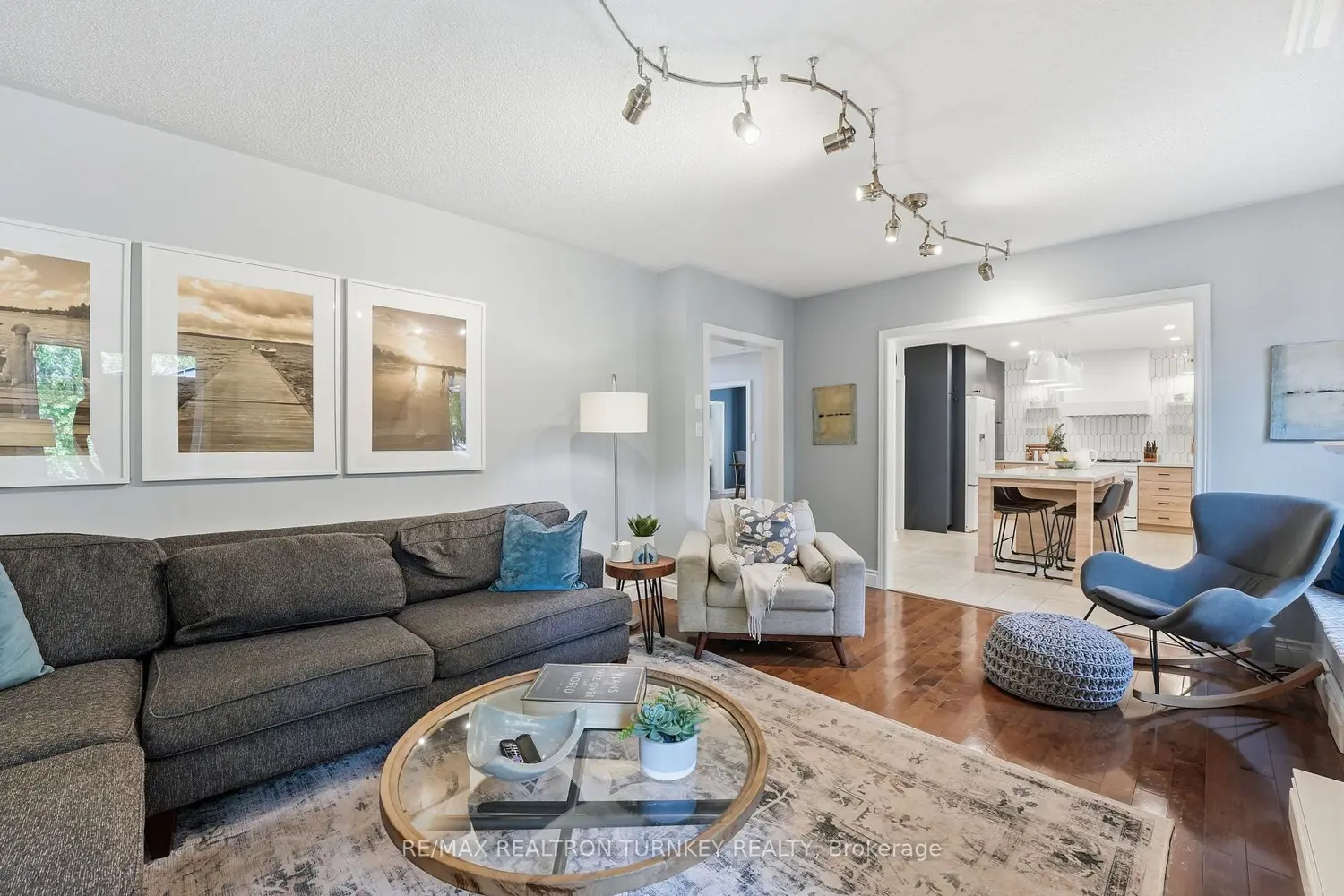 818 Exceller Circle photo 2