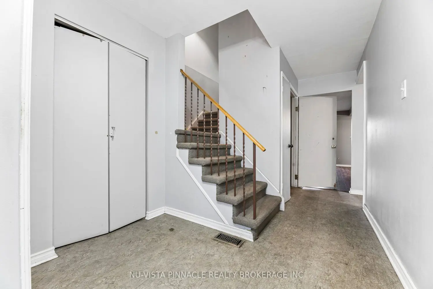 1627 Alwin Circle photo 2