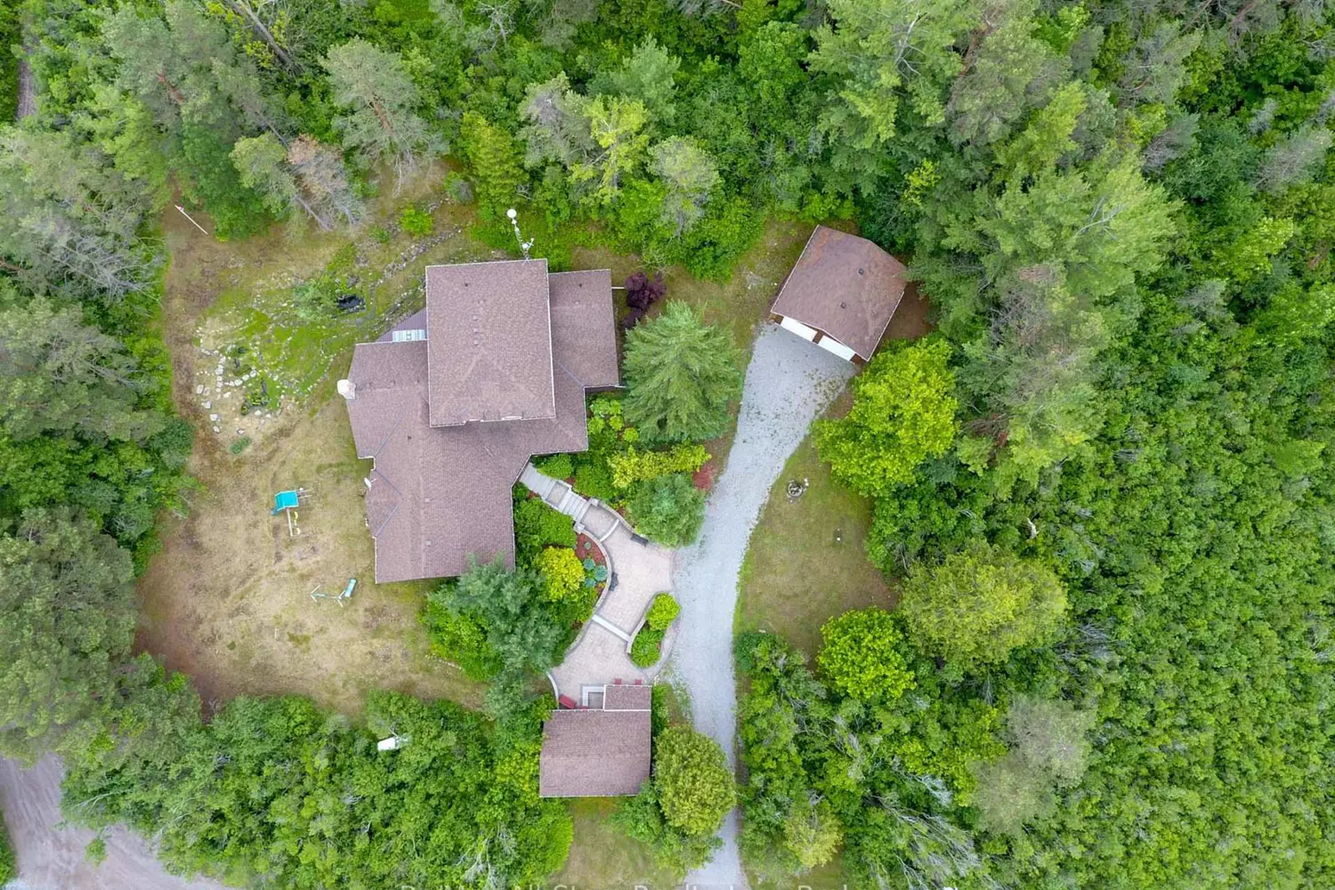 1474 Fleetwood Road photo 2