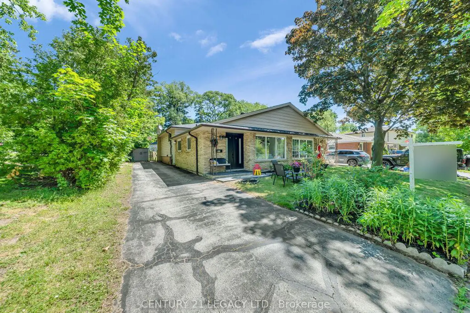 957 Francis Road photo 3