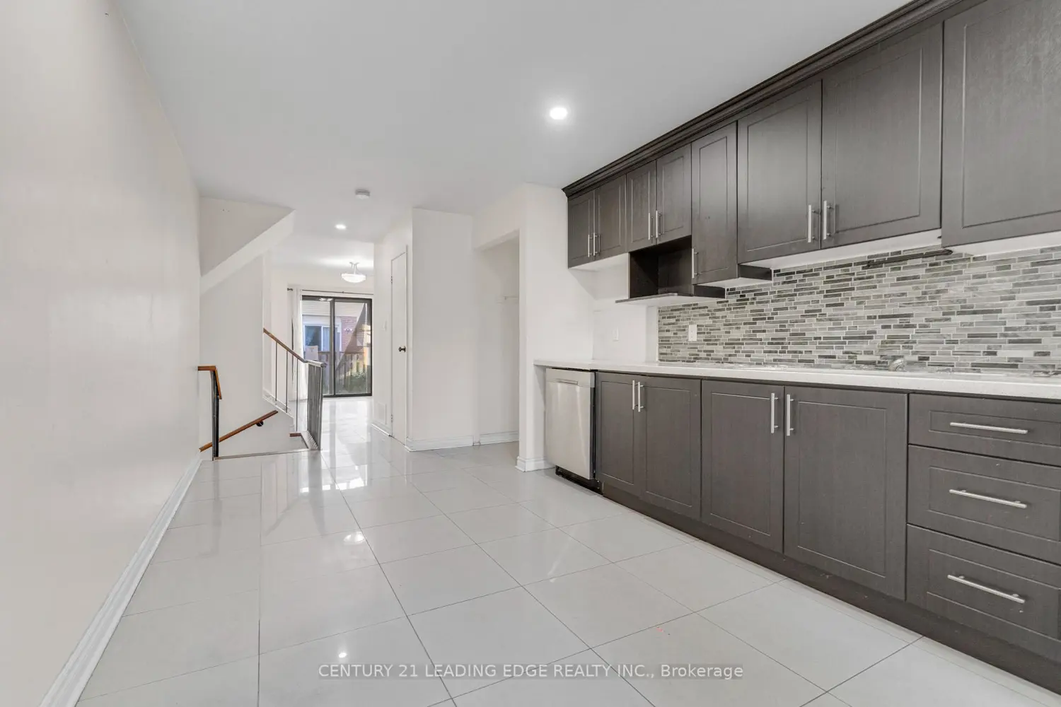5 Kimbercroft Court photo 4