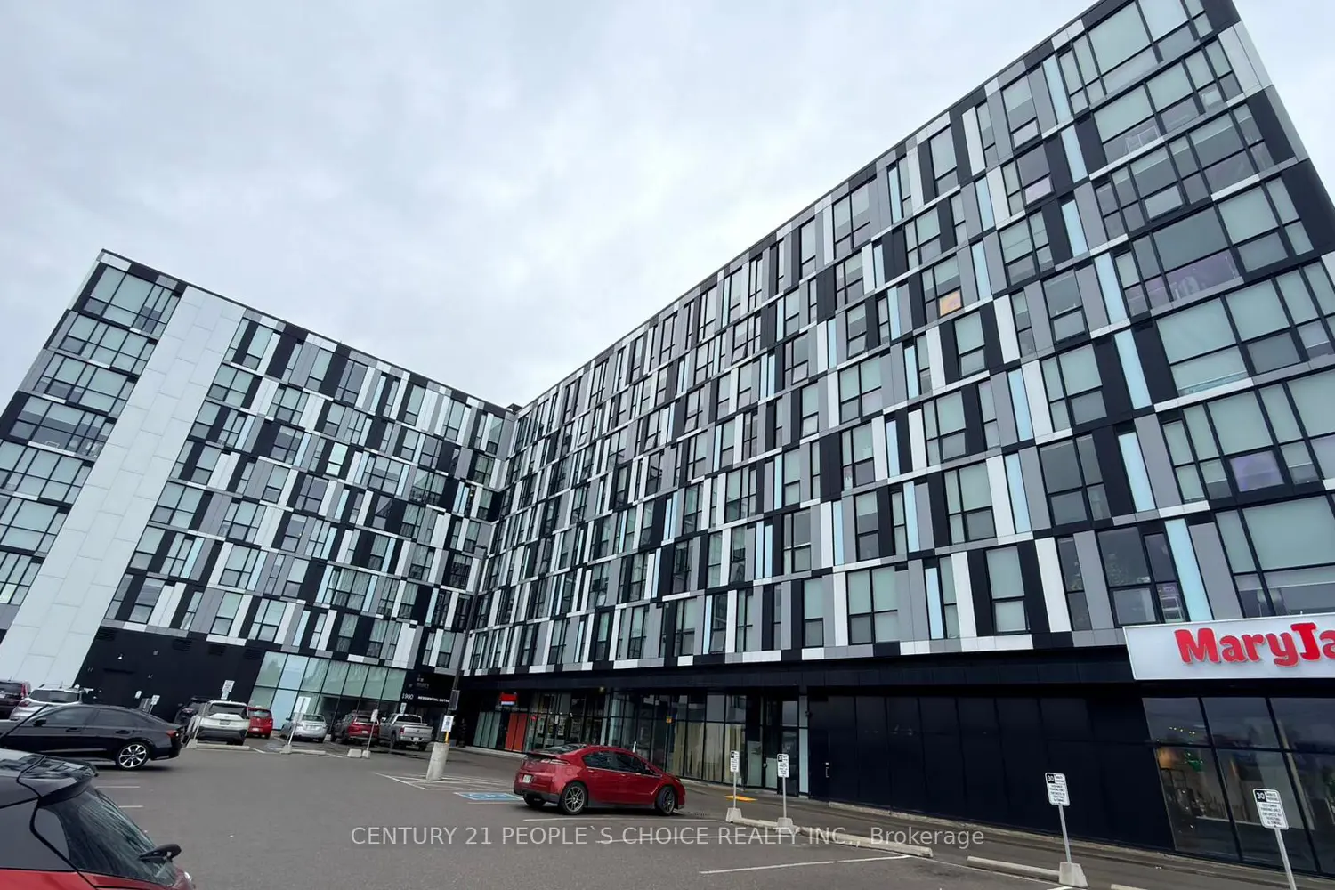 1900 Simcoe Street 827
