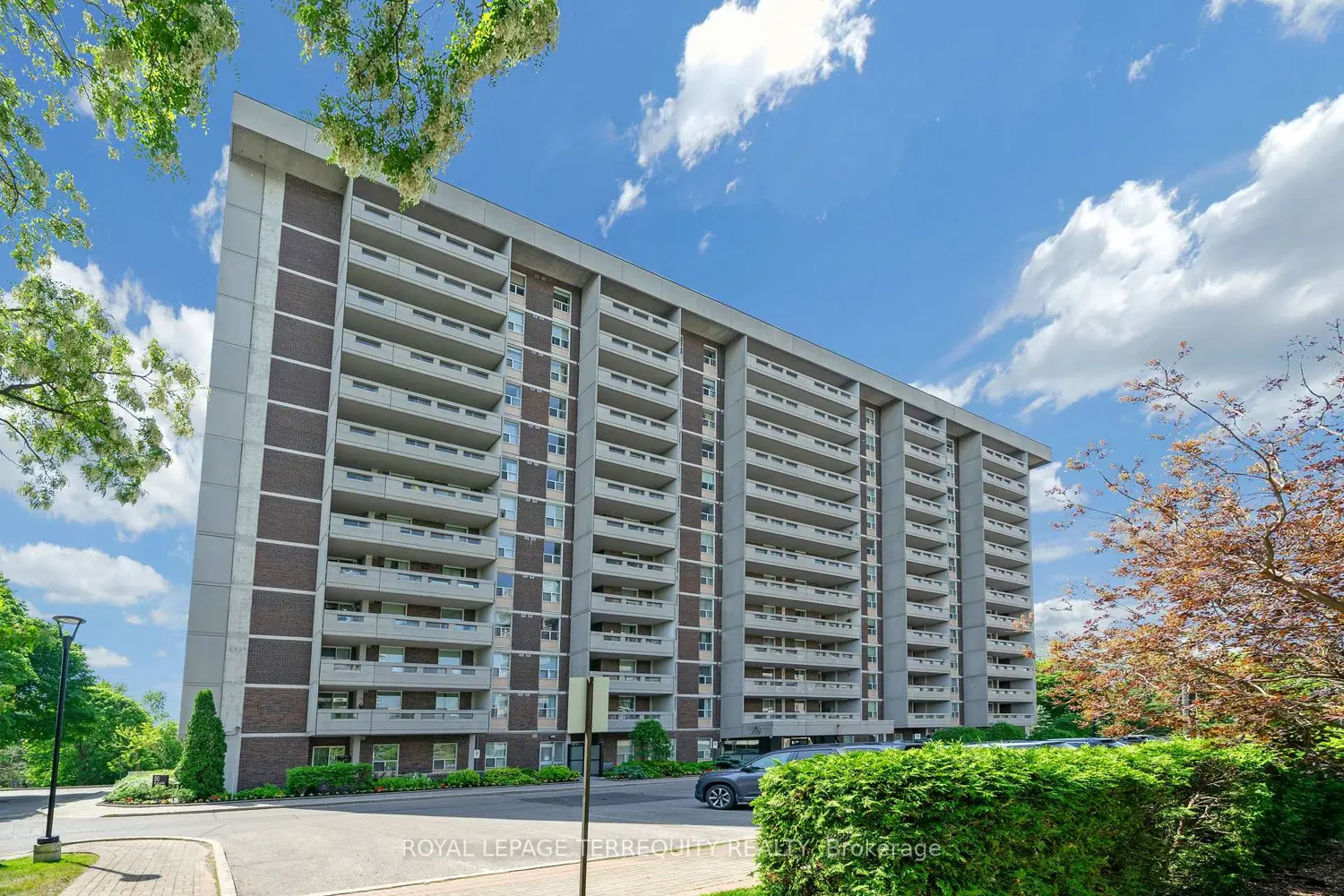50 Inverlochy Boulevard 804