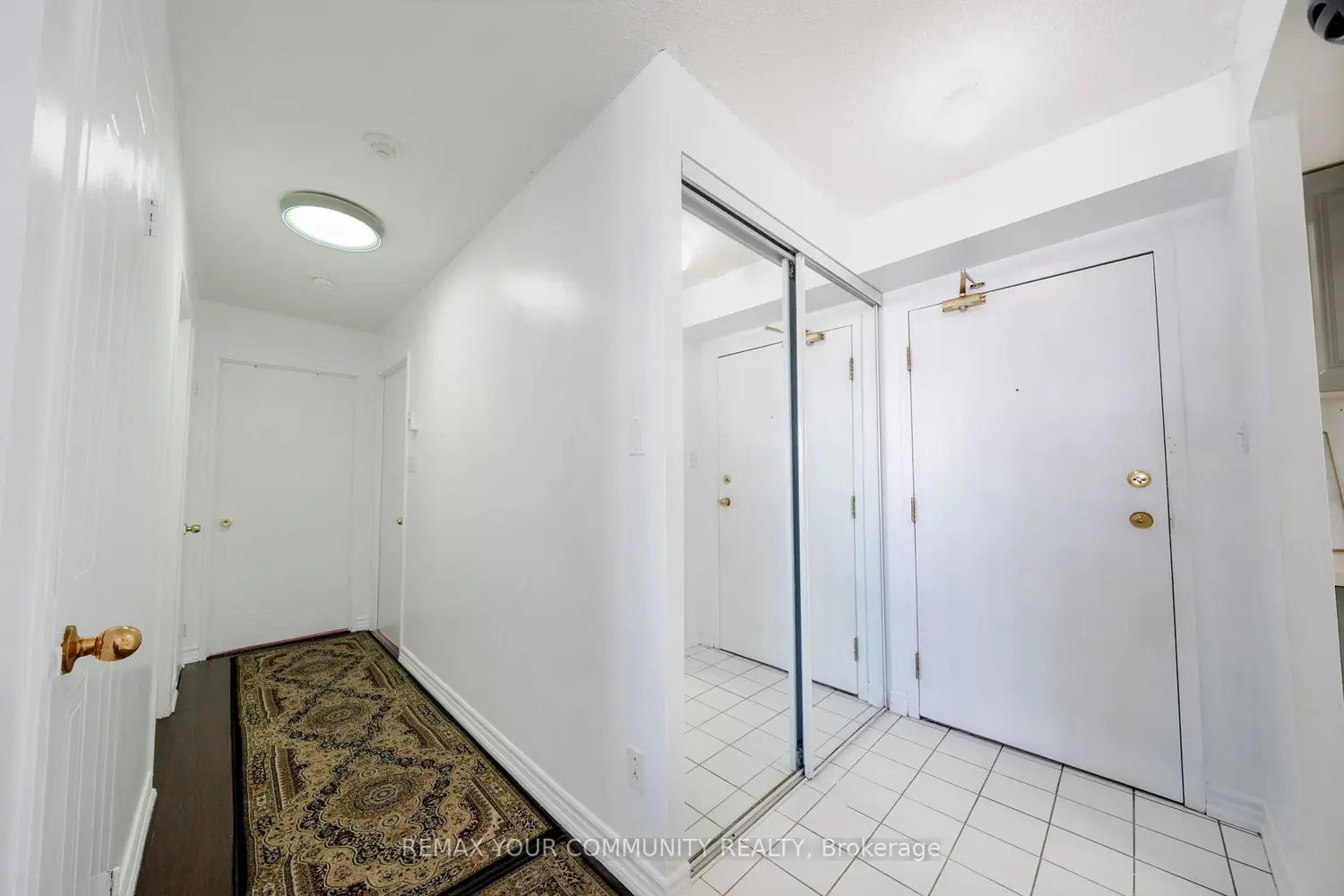 1470 Midland Avenue 1609 photo 3