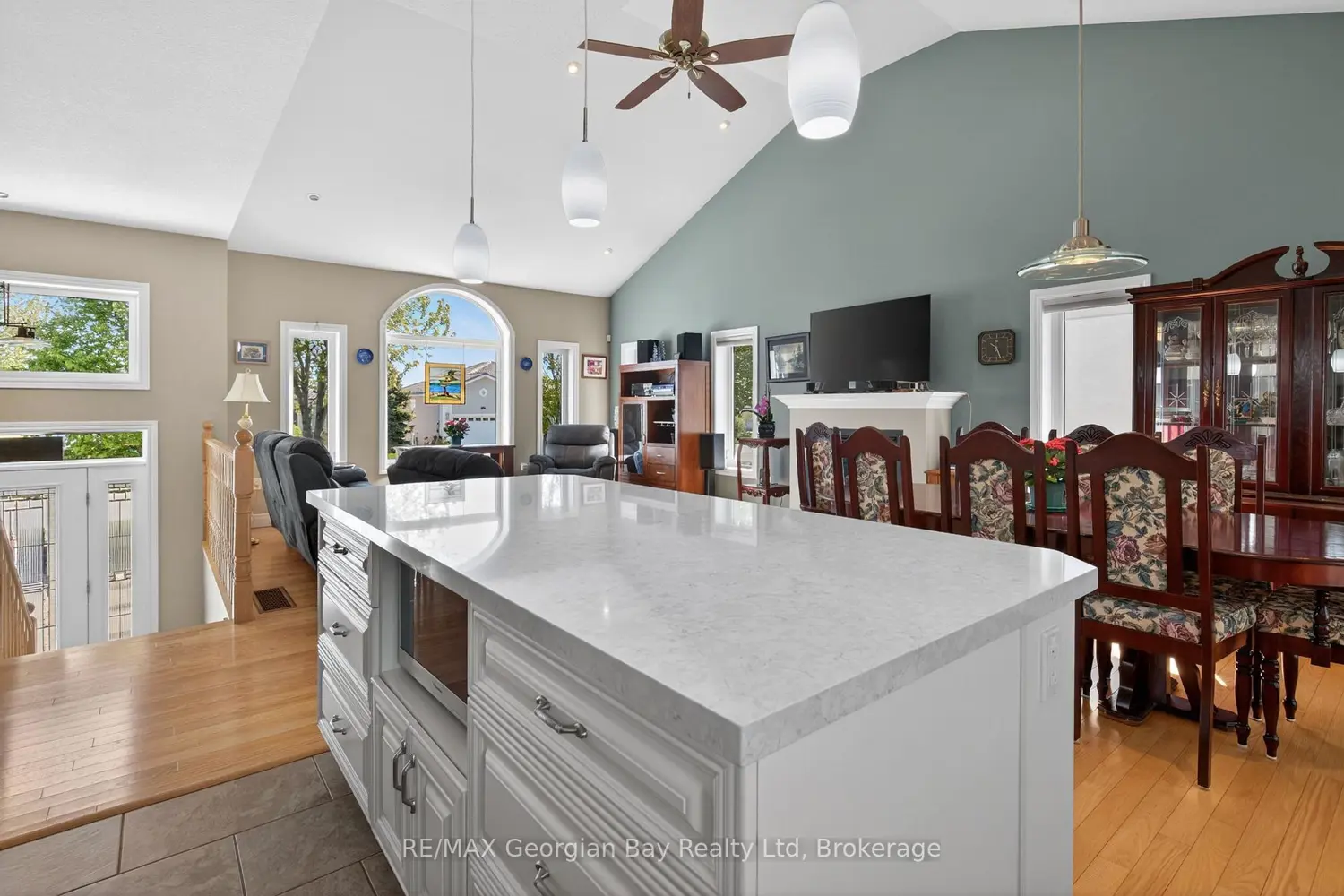 656 Aberdeen Boulevard photo 2