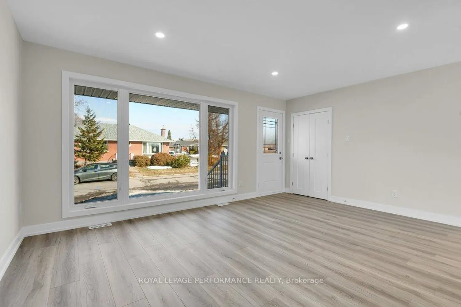 624 Clarke Avenue photo 3