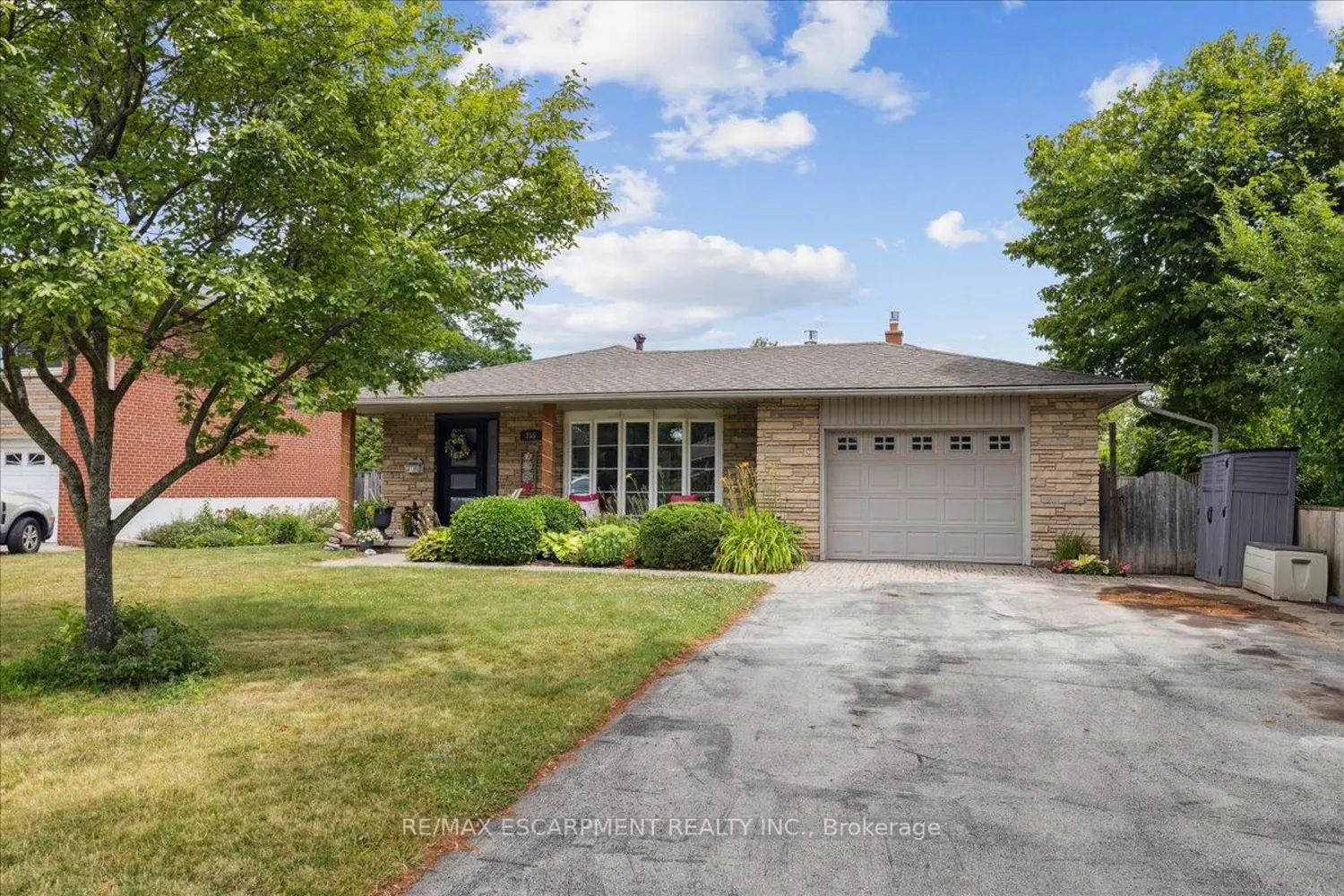 755 Parker Crescent photo 4